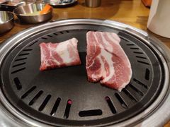 厚切猪肉-·缸桶屋·韩式牛肋条自助烤肉(西湖D11店)