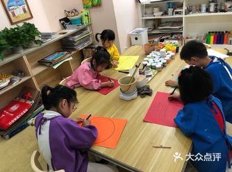 画画是带人回到童话世界吧