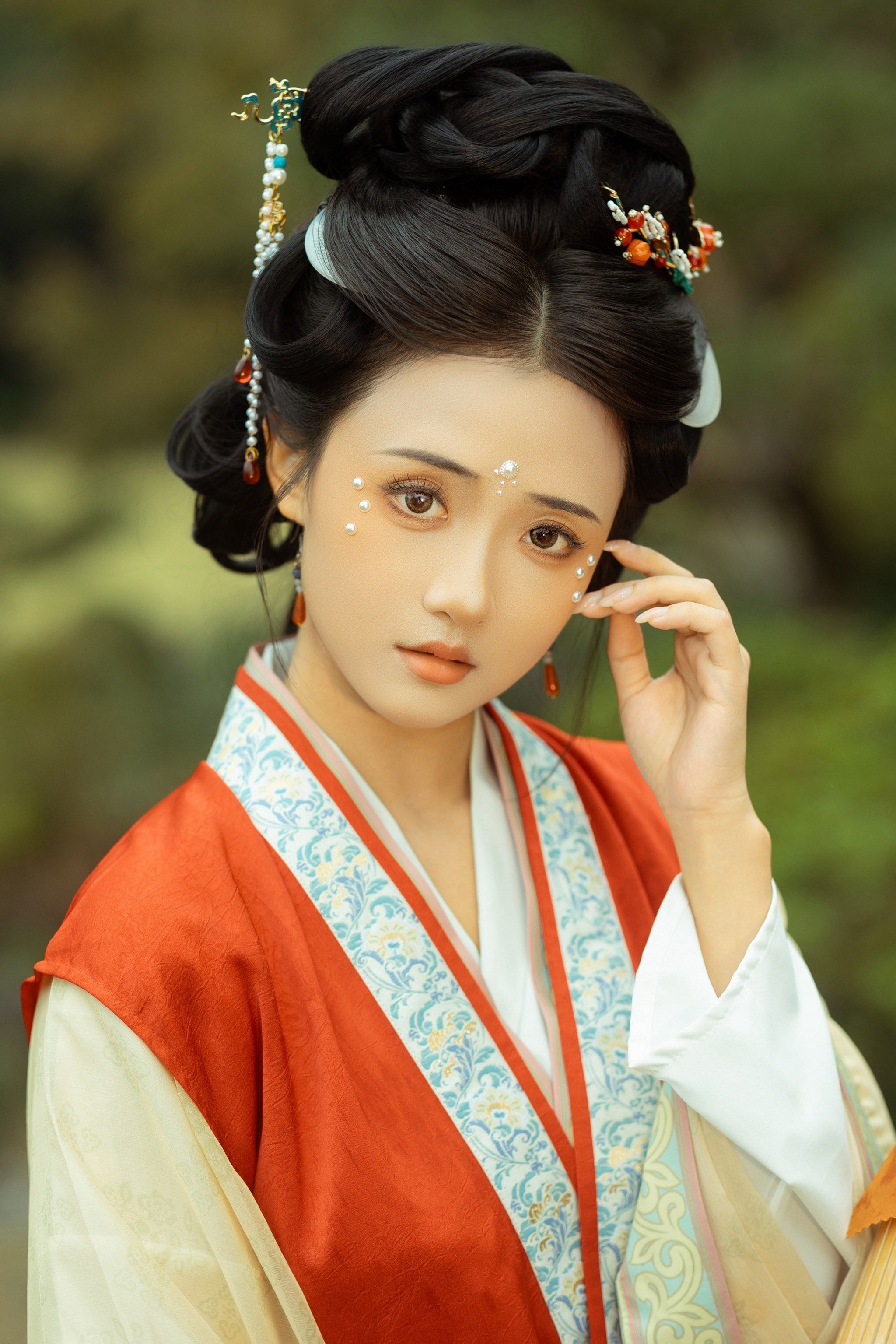 杭州花港观鱼秋日枫叶宋代仕女图