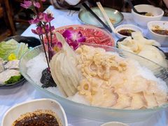 -鲜入围煮花胶鸡海鲜火锅