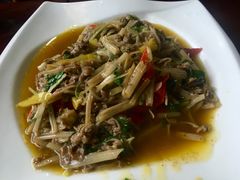 牛肉炒芹菜-龙姐私房菜(和顺古镇店)