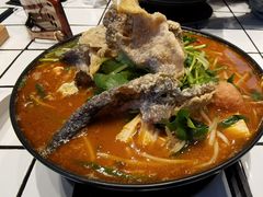 招牌炸酱酸辣米线-肥汁米蘭香港米线(长宁来福士店)