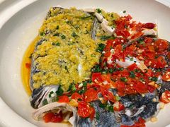 双色鱼头-莲餐厅·湖北菜·潜江小龙虾店(愚园路店)