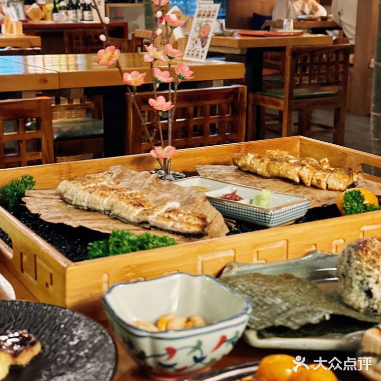 又解锁一家深夜食堂🍶能吃到新鲜烤活鳗的烧鸟居酒屋
