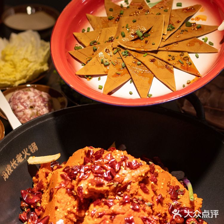 三两下就烫熟,脆脆嫩嫩,非常新鲜!麻辣小郡肝