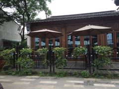 -田园东方蜜桃村的田野营地