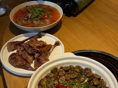 -头上红煨盐鸡·非遗院子餐厅