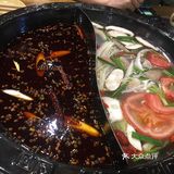 小吃货探店人气火锅店[调皮]唇辣号北苑店