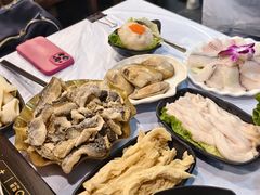 -鲜入围煮花胶鸡海鲜火锅