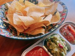 炸玉米片配牛油果-HFFOUSA TACO弗萨塔可墨西哥餐厅(颐堤港店)