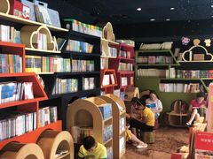 -钟书阁(珍园店)