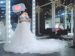 -Lady  Jane高端婚纱礼服馆
