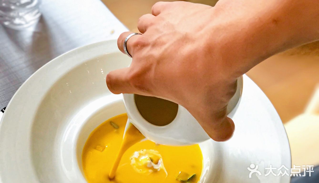 中央大街这家敲适合约会专研牛排🥩的餐厅真的绝