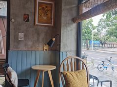 靠窗位-251#coffee roasters(沿河东路店)