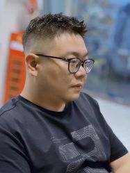 -老男孩男士理容馆·理发·烫染·修面