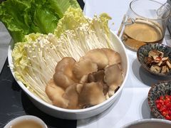 -红鼎豆捞·非遗鲍皇汤火锅(宝丰路店)