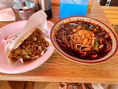酸辣粉-超级大馍王肉夹馍