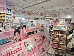 -名创优品(北京新中关购物中心地铁层店)