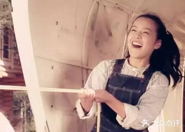 八十年代的日本电视剧《排球女将》，原名叫《青春的火焰