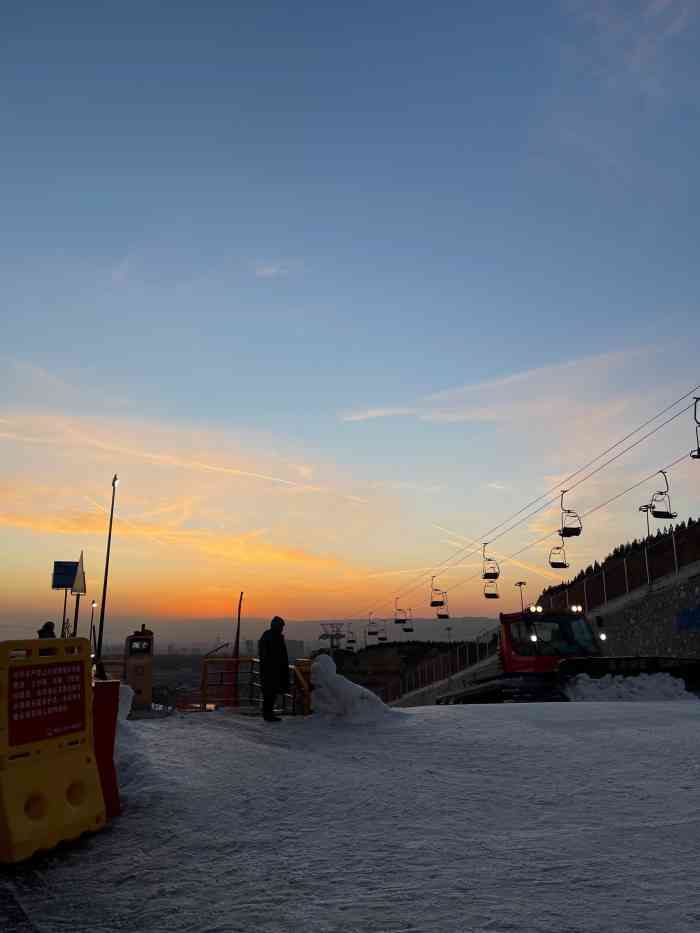 采薇庄园四季滑雪场-"交通:自驾最好!如果在下面停车,还要.
