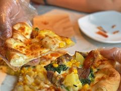 奶油菠菜菲力牛肉比萨-必胜客(环球店)