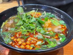 -爆炸头阿姨小四川正宗川味小吃(无任何分店)