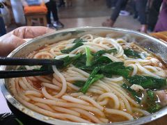 -鸿浩扒猪脚米线