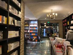 -钟书阁(松江泰晤士小镇店)