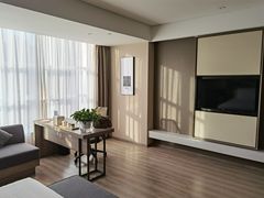 -榆林榆阳西路火车站亚朵酒店