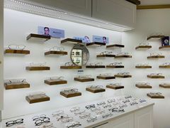 -翰佐蔡司小乐圆·依视路星趣控·暴龙眼镜折扣店