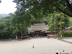 -峨眉山报国寺