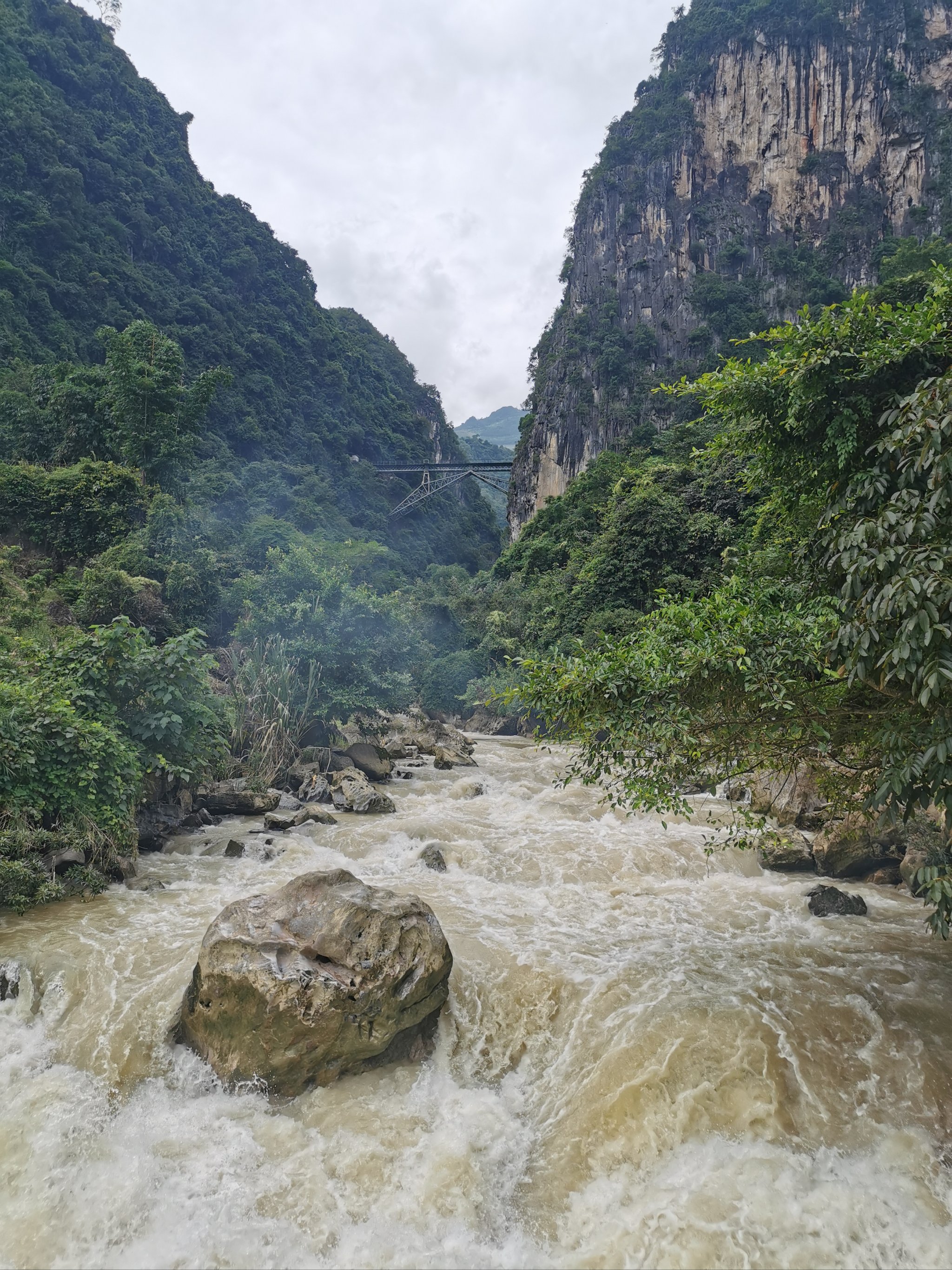 云南人字桥风景区图片