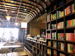 -钟书阁(松江泰晤士小镇店)