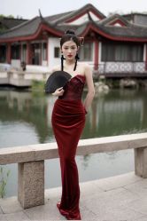 -曼青婚纱礼服馆
