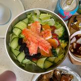 吃到嘴里的口感就像爆浆芝士，咬下去，一口满足