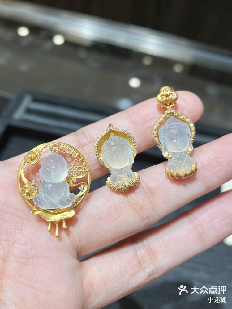 天然a货翡翠,18k金镶嵌的宝宝佛!