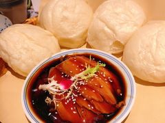 酒酿馒头配扣肉-卯时·龙光雅宴·精致锡帮菜(惠山古镇店)
