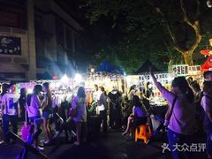 -吴山路夜市