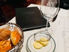 餐前包-Wolfgang’s Steakhouse 沃夫冈牛排馆(上海白玉兰广场店)