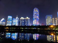 -万绿园