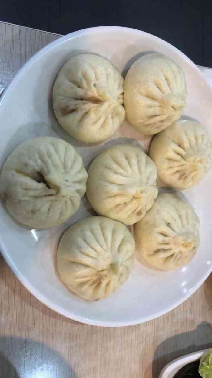 申记一品包子-"在大洋商厦的后身发现了这家店,里面很干净.