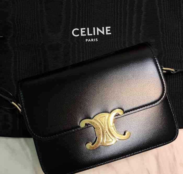 celine(ifs店)-"二次思琳购物喜欢素净的就是思琳家的经典.