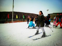 -采薇庄园四季滑雪场
