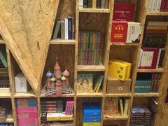 -新华里咖啡书吧(新华书店小寨店)