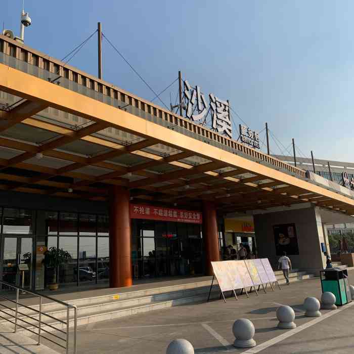 沙溪服务区停车场