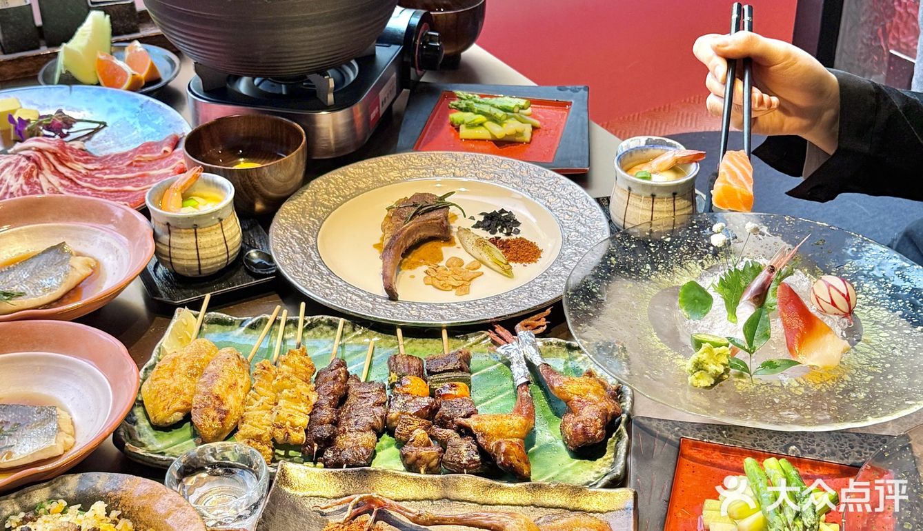 巨鹿路，暗黑系，明星私藏的DJ日料，太会玩