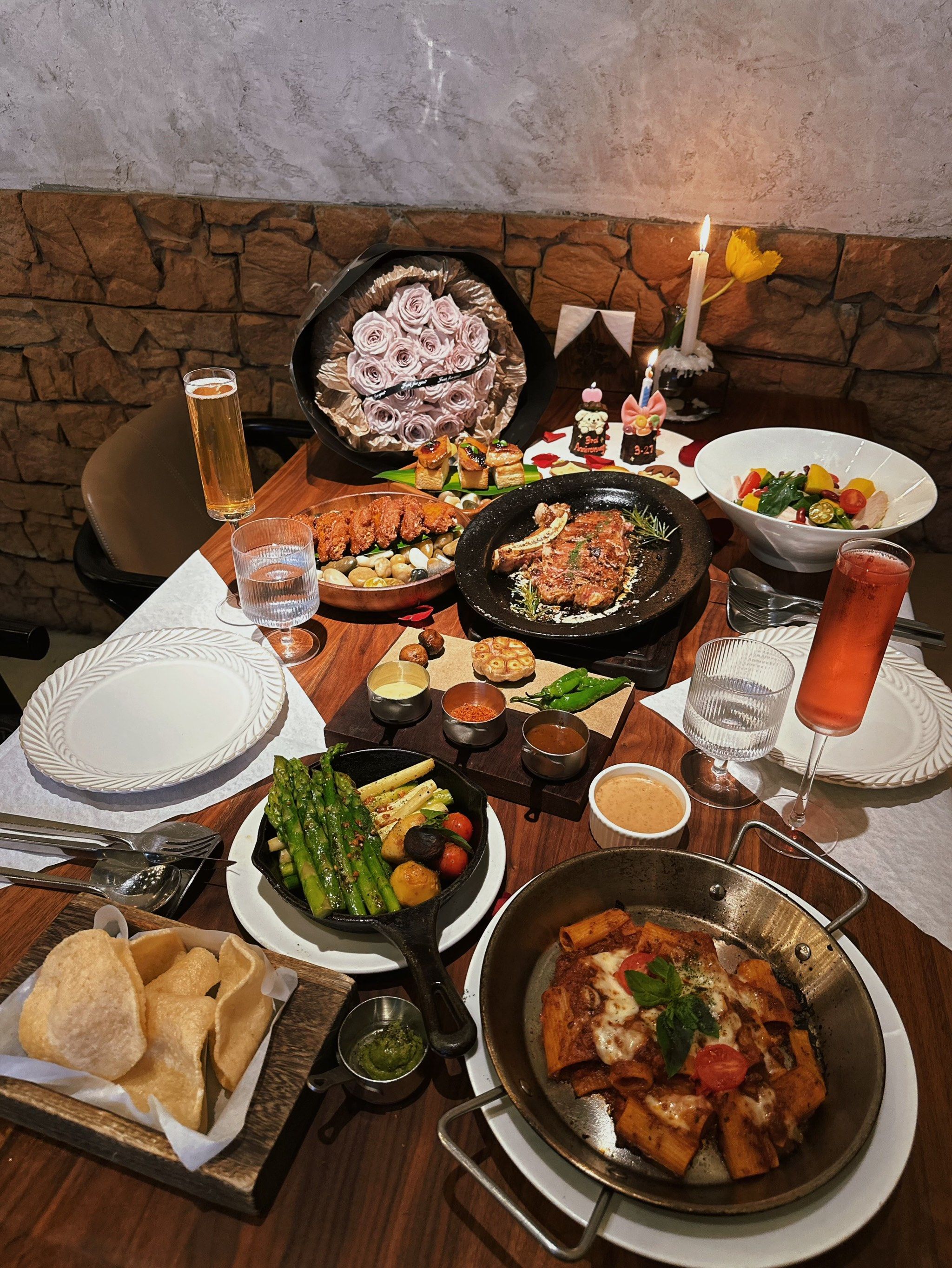 浪漫夜晚的美食约会