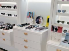 -J-Optical佳视明眼镜·蔡司视觉(青岛金茂览秀城店)