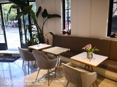 -Fridi Patisserie Cafe