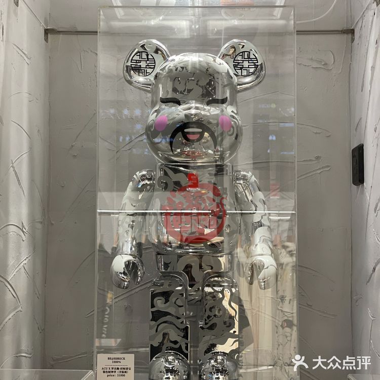 这家咖啡馆居然还是个潮流集合店?!